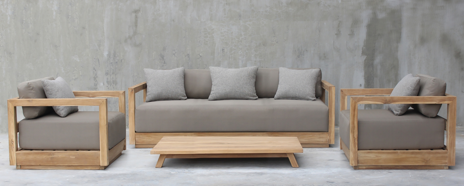 BAVERLY SOFA